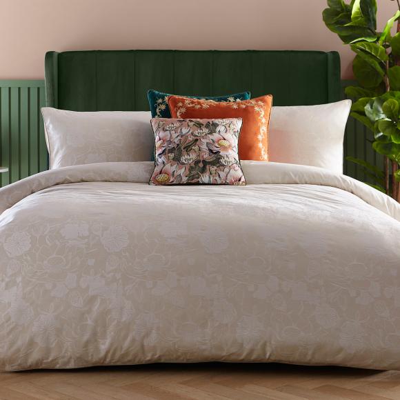 Wedgwood by Clarke & Clarke Waterlily Natural Duvet Set king size duvet set (with 2 x pillowcases) natural