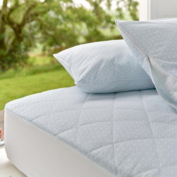 The Fine Bedding Company The Smart Temperature Mattress Protector