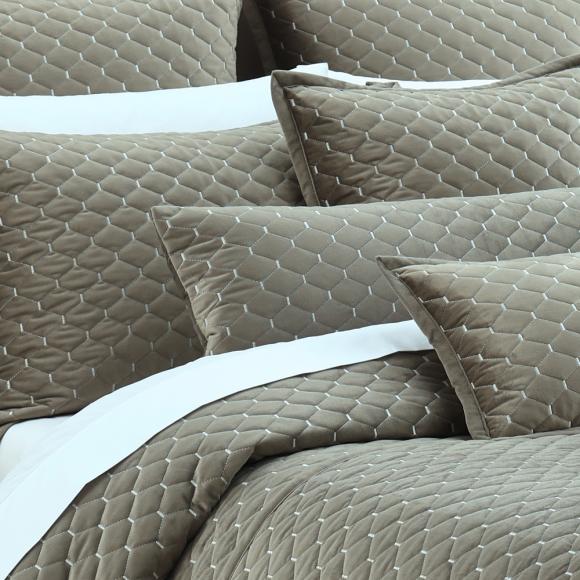 Muir Turner Oak Bedspread Set