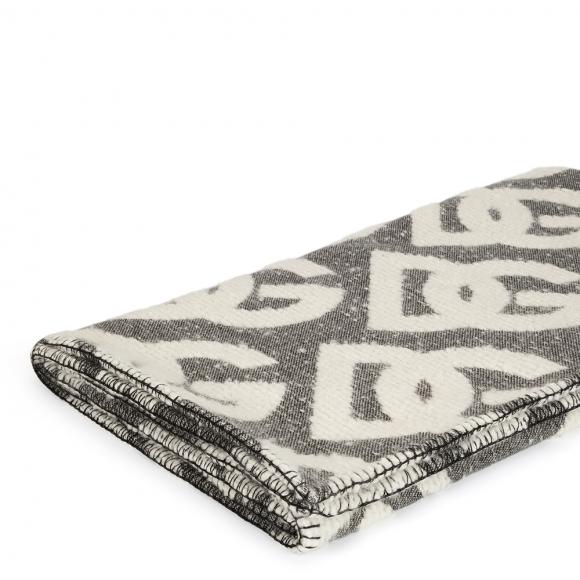 Dolce & Gabbana Casa DG Logo Jacquard Bouclé Throw 008