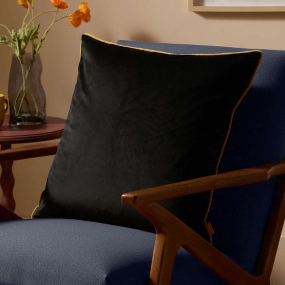 Furn Meridian Velvet Cushion Black - Gold