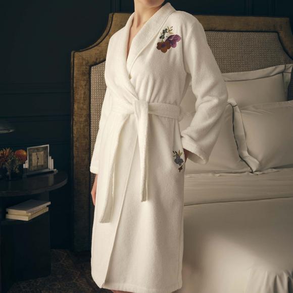 Yves Delorme Fleurs Shawl Bathrobe