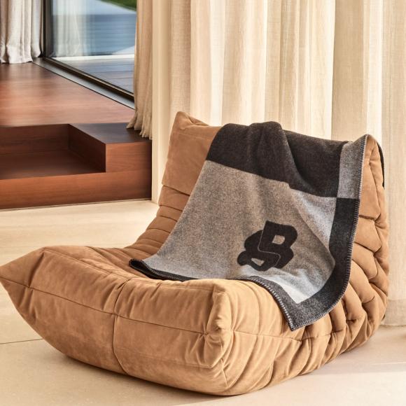 Boss Home Signature Throw Graphit